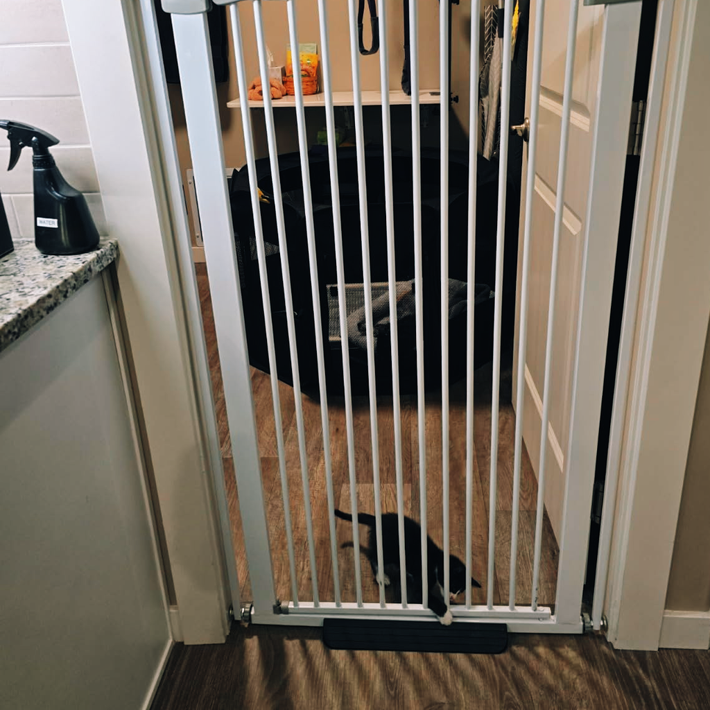 GOODNEST GATEWAY | No-Drill Adjustable Pet Gate
