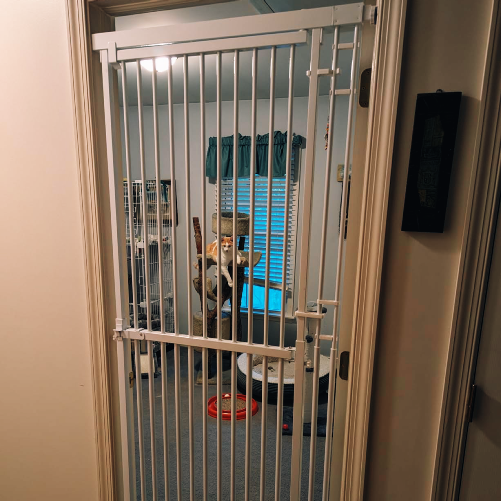 GOODNEST GATEWAY | No-Drill Adjustable Pet Gate