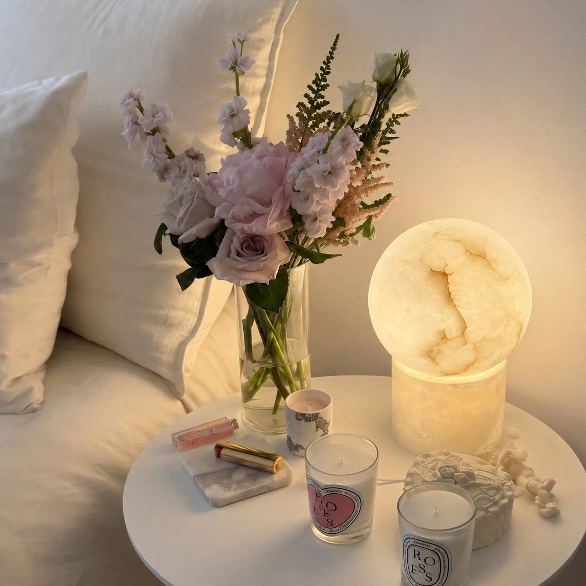 GOODNEST PEARL | Alabaster Globe Table Lamp
