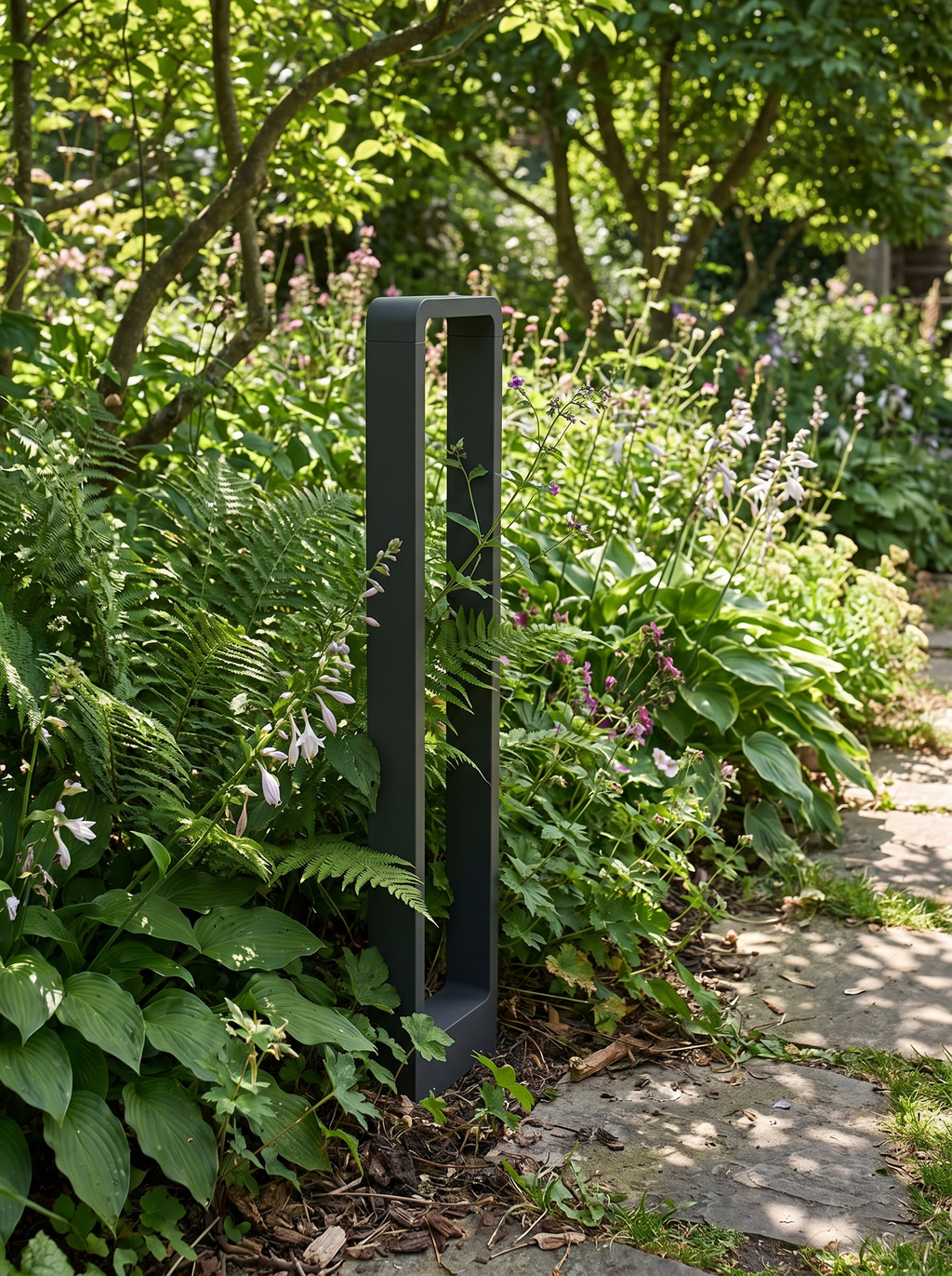 GOODNEST MERIDIAN bollard receding into daytime planting