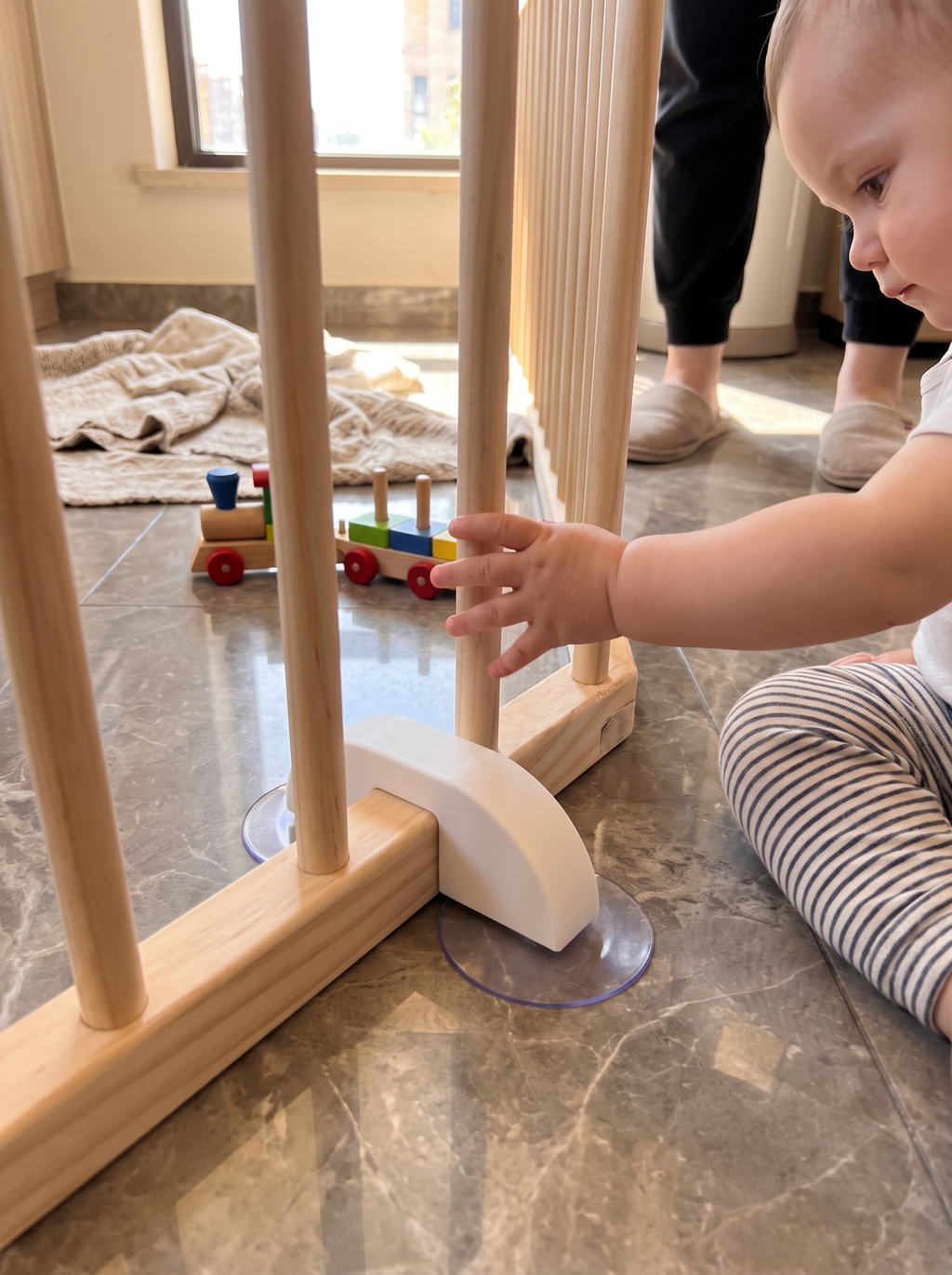 GOODNEST BRACE grip bar holding a playpen in place